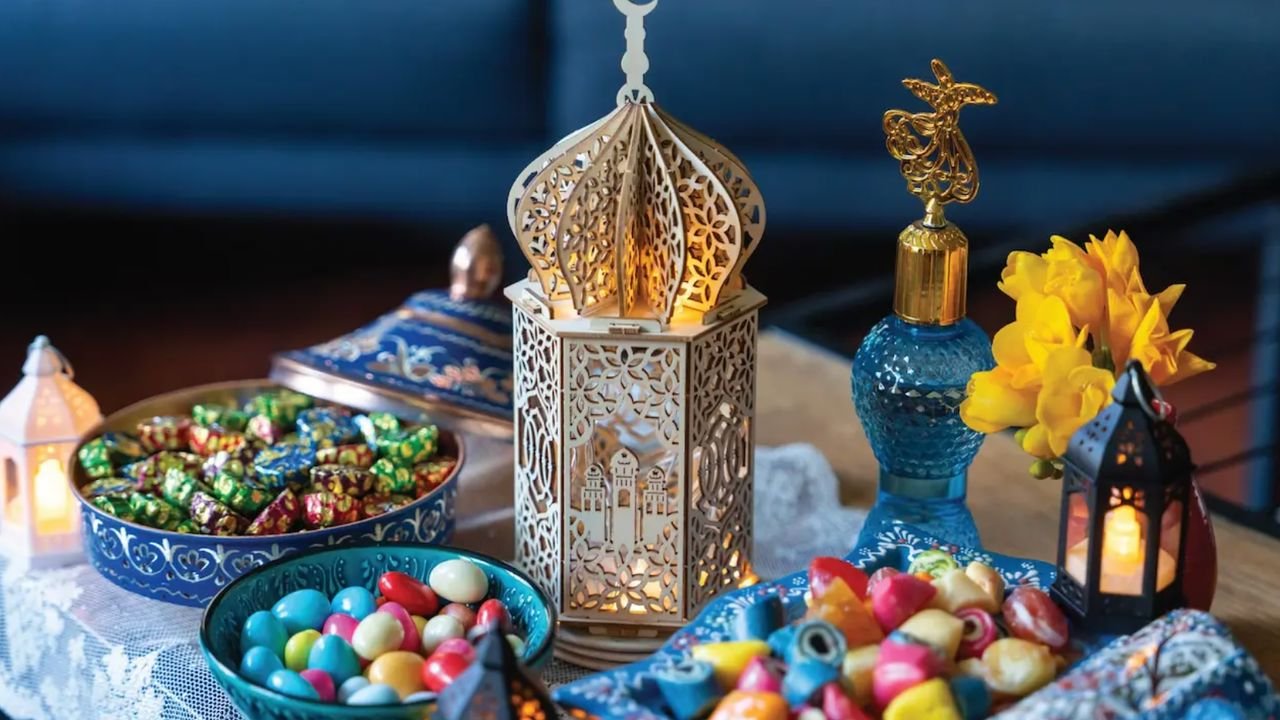 Arefe Günü Resmi Tatil mi? Arefe Günü ne zaman? Bankalar, Noterler ve Sağlık Ocakları Açık mı?