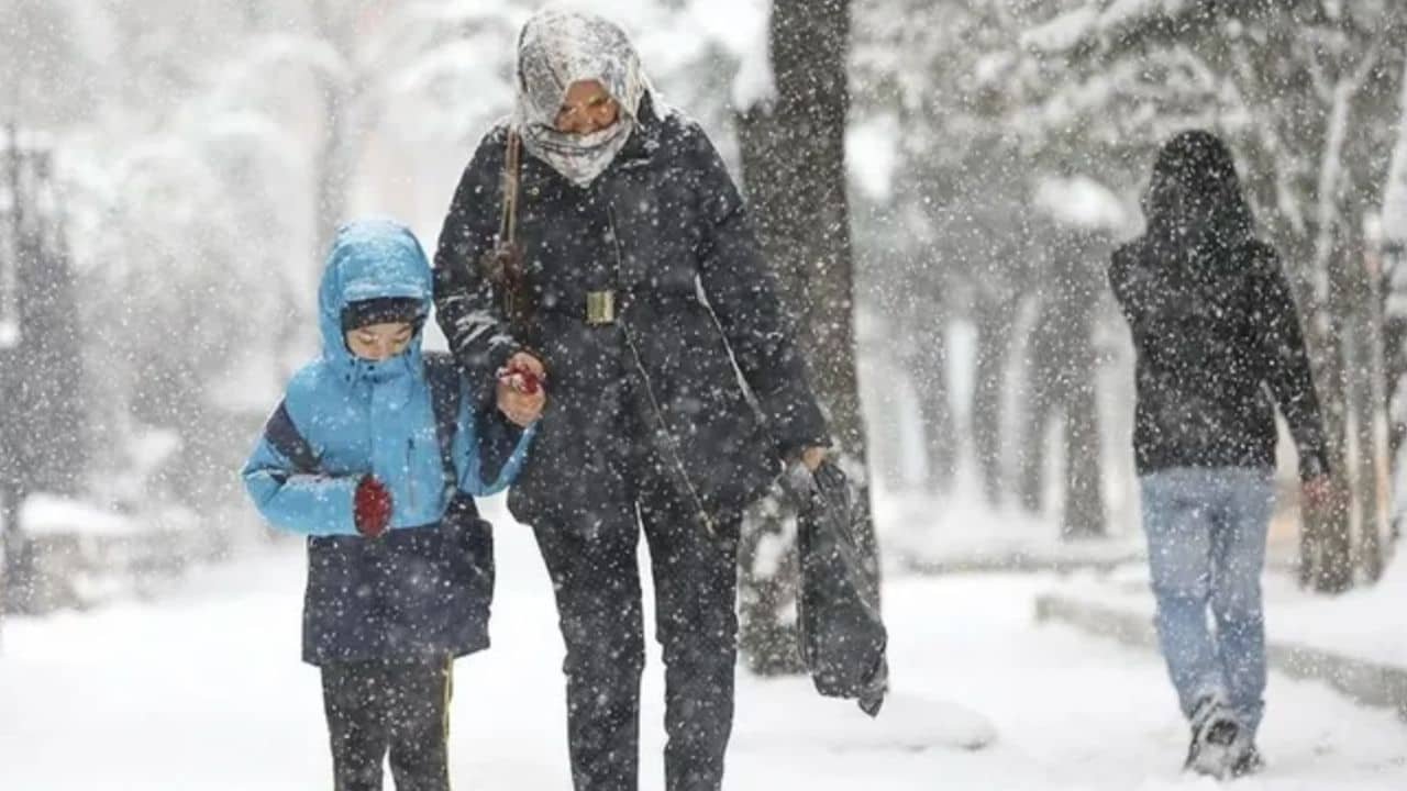 Meteoroloji Uyardı: Türkiye’ye Sağanak ve Kar Geliyor