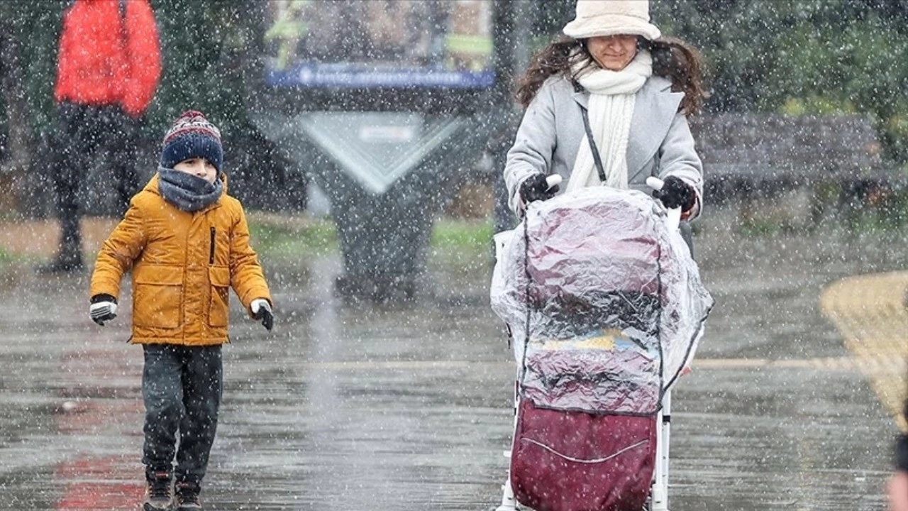 Yurt Genelinde Bayramda Yağış Alarmı: Kuvvetli Sağanak, Kar ve Fırtına Etkili Olacak