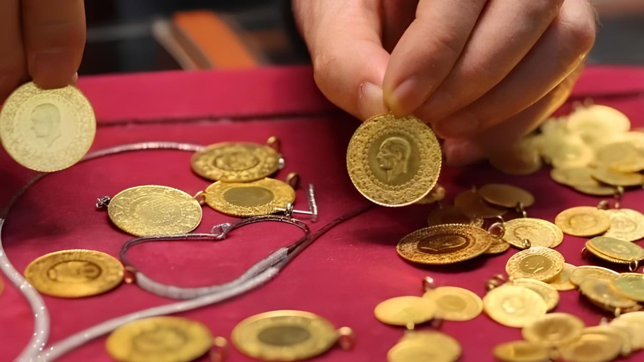 Ünlü ekonomistten yatırımcıya mesaj: Sakin kalın, satmayın