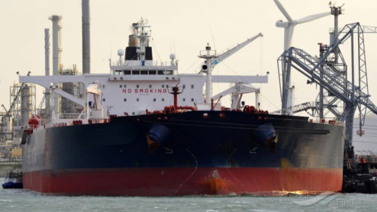 İstanbul açıklarında 140 bin ton petrol taşıyan gemiye saldırı