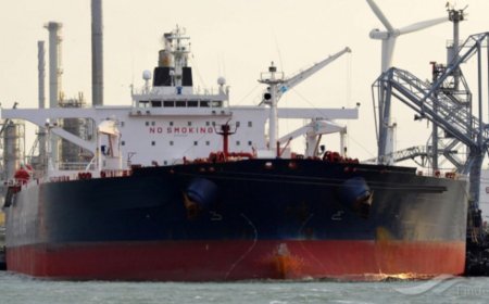 İstanbul açıklarında 140 bin ton petrol taşıyan gemiye saldırı