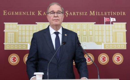 Faik Öztrak'tan CHP Yönetimine Sert Çıkış: “Makamlarından Vazgeçmeyenler Var”
