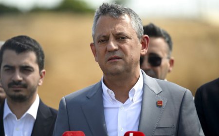 Özgür Özel'den Yeni Parti Tartışmalarını Alevlendiren Sözler! İzmir'de Dikkat Çeken Mesaj
